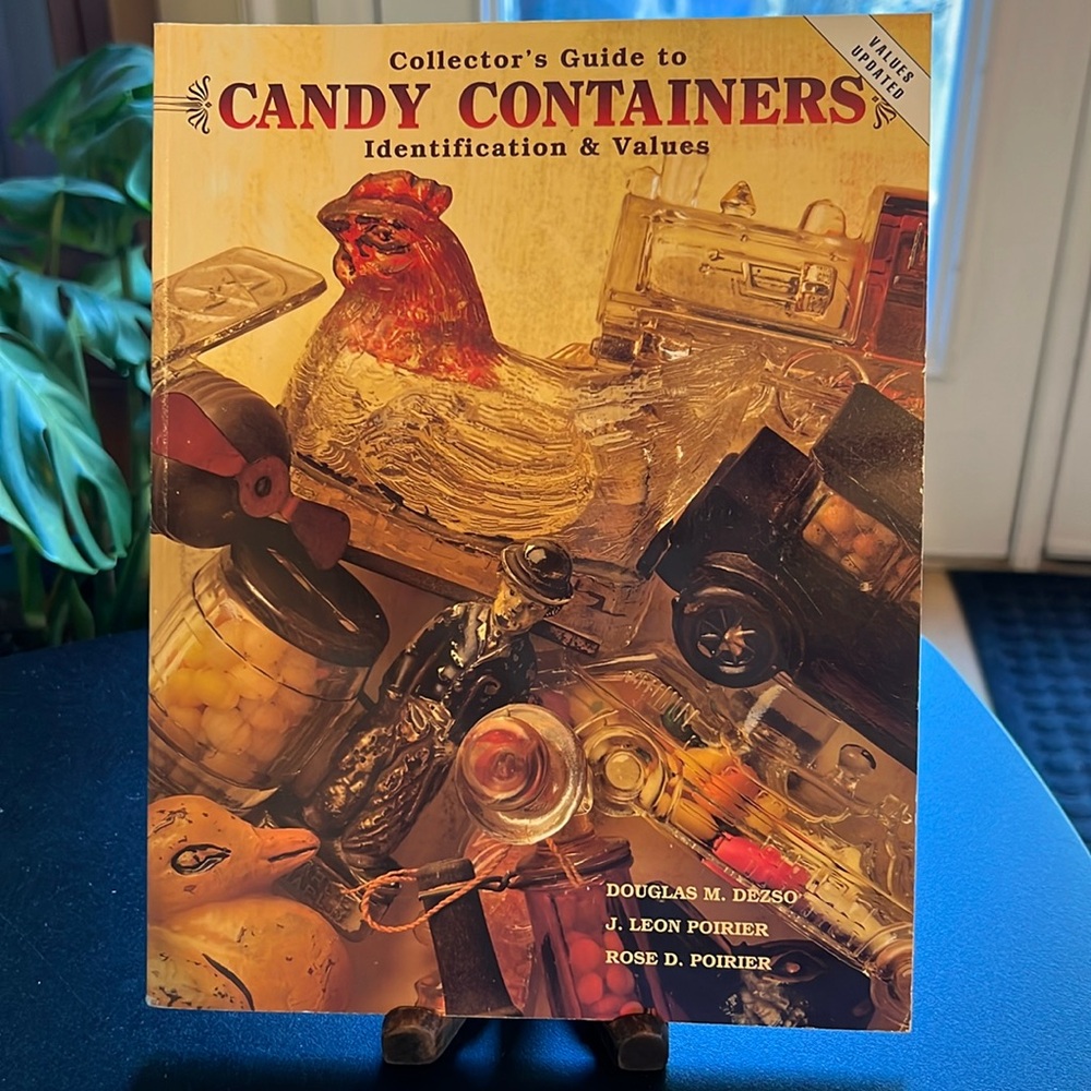 Douglas M. Dezso 
Collector's Guide to Candy Containers, Identification & Values